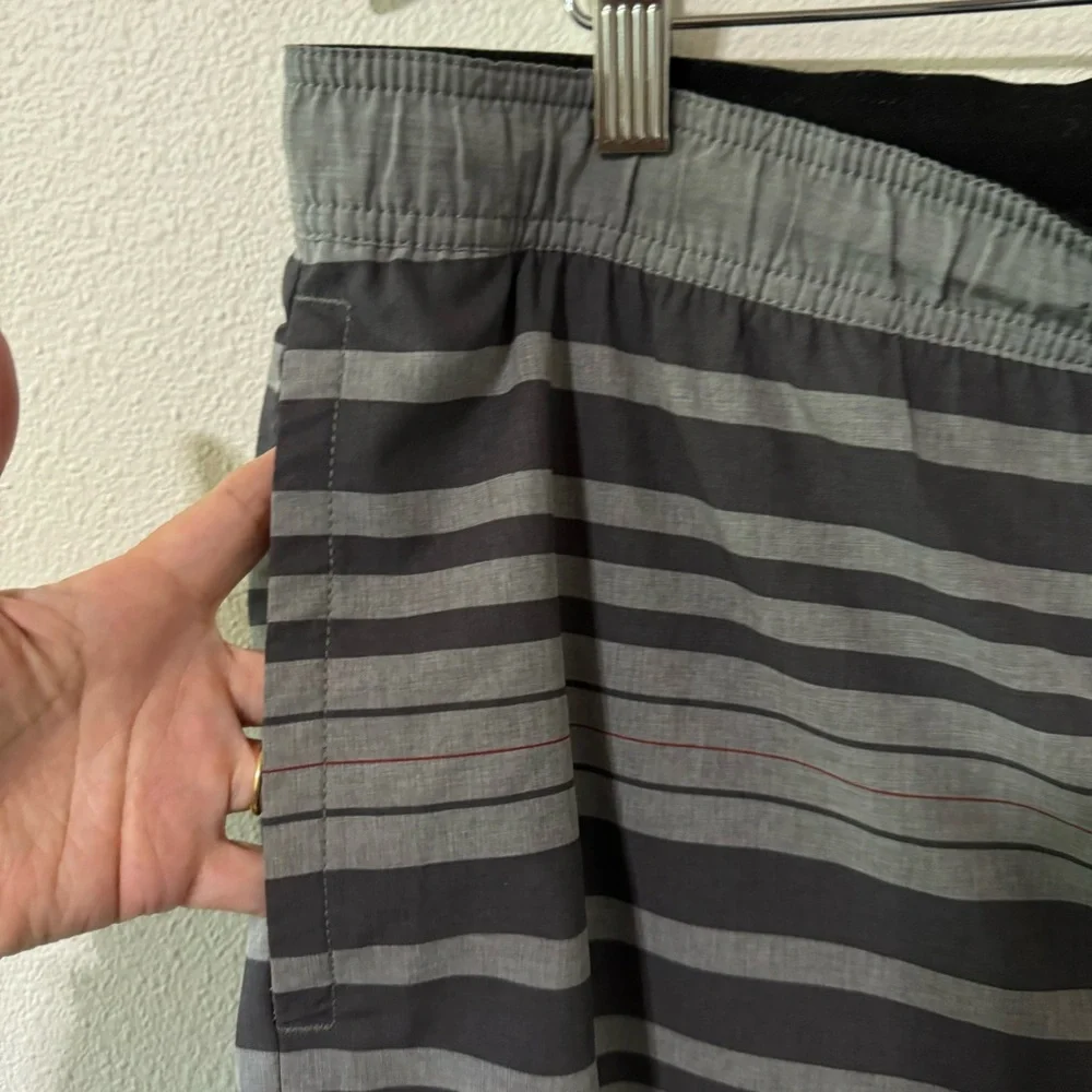 Travis Mathew Gray Stripes Boardshorts Coastal Beach-Large